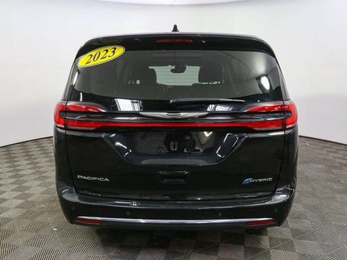 Used 2023 Chrysler Pacifica Limited image 8