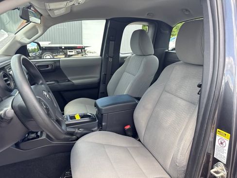 Used 2017 Toyota Tacoma SR AWD/4WD image 17