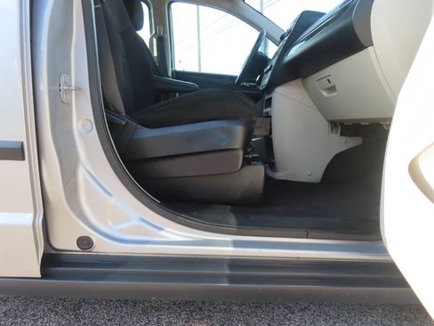 Used 2016 Dodge Grand Caravan American Value Package w/ UConnect Hands-Free Group FWD image 18