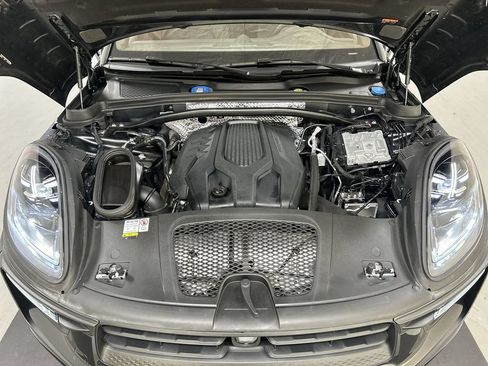 Certified 2023 Porsche Macan AWD/4WD image 25
