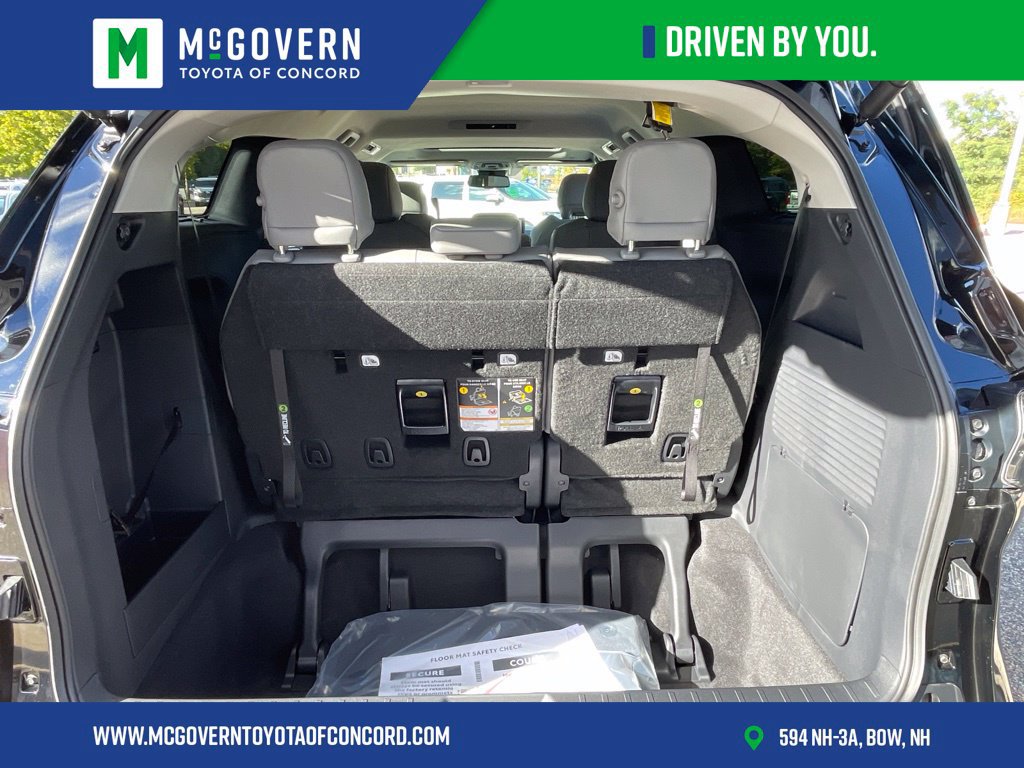 Used 2026 Toyota Sienna XLE FWD image 21