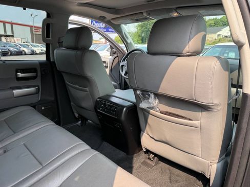 Used 2018 Toyota Sequoia Limited w/ Safety & Convenience Package AWD/4WD image 33