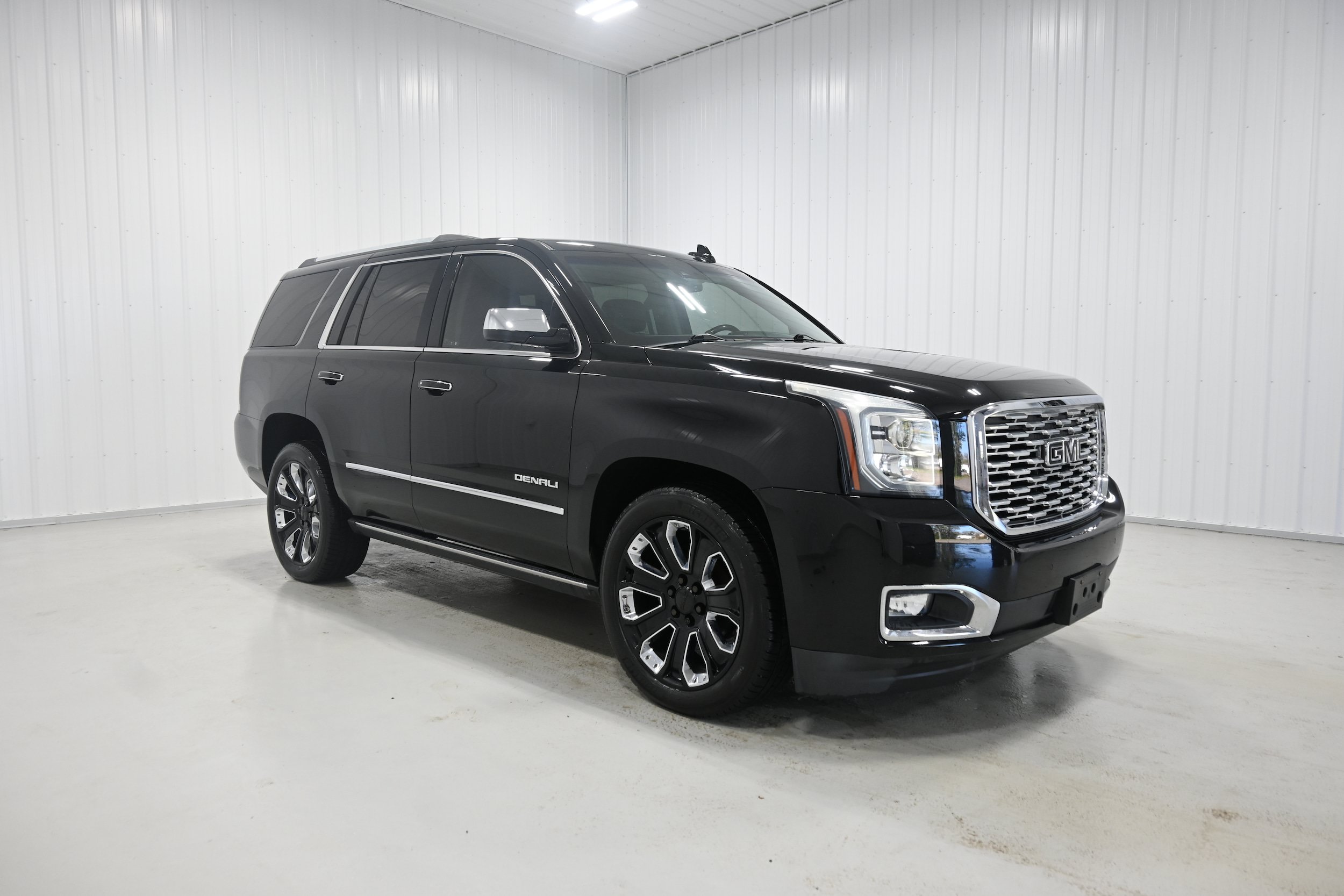 Used 2019 GMC Yukon Denali w/ Denali Ultimate Package AWD/4WD image 2