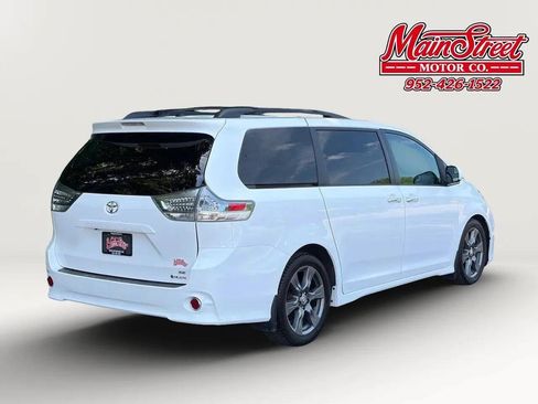Used 2017 Toyota Sienna SE Premium FWD image 7