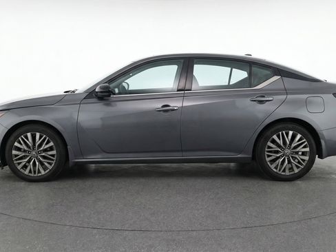 Used 2025 Nissan Altima 2.5 SV image 5