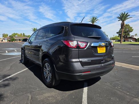 Used 2017 Chevrolet Traverse LT FWD image 9