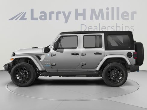 Used 2023 Jeep Wrangler Unlimited Sahara w/ Cold Weather Group AWD/4WD image 3