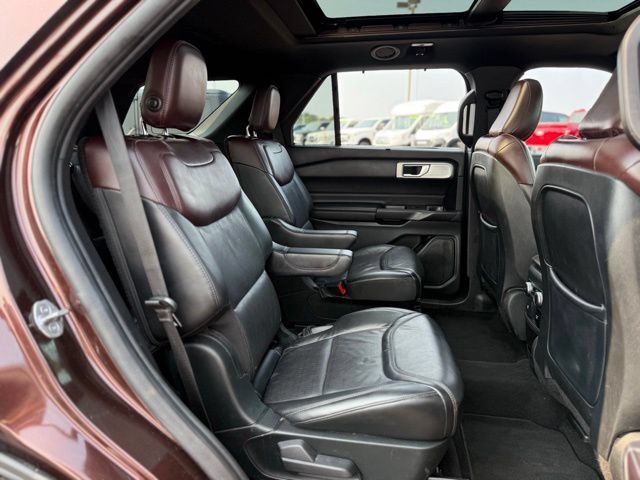 Certified 2020 Ford Explorer Platinum w/ Premium Technology Package AWD/4WD image 17