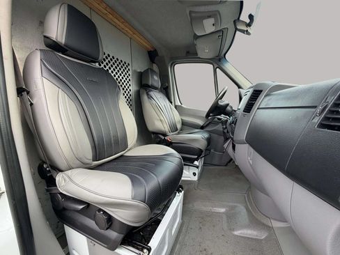 Used 2016 Mercedes-Benz Sprinter 2500 image 13