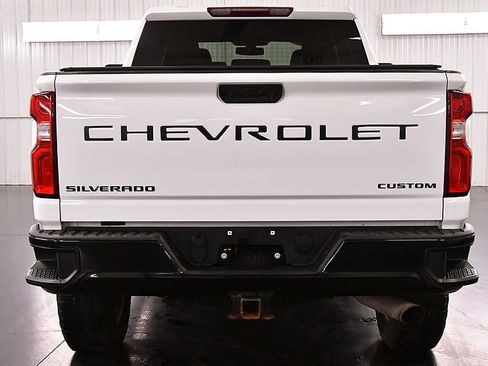 Used 2021 Chevrolet Silverado 2500 Custom w/ Custom Value Package AWD/4WD image 5