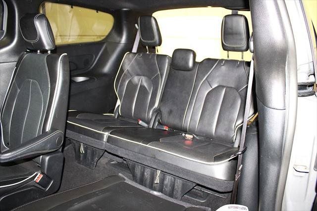 Certified 2025 Chrysler Pacifica Limited FWD image 31