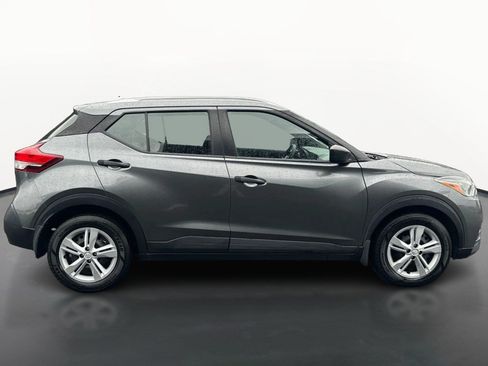 Used 2018 Nissan Kicks S FWD image 2