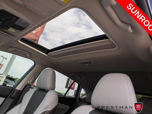 Used 2020 Subaru Crosstrek 2.0i Limited w/ Moonroof Package w/Navigation AWD/4WD image 7