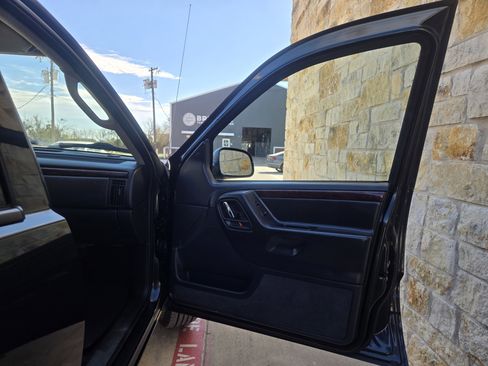 Used 2004 Jeep Grand Cherokee Limited w/ Trailer Tow Group IV image 8