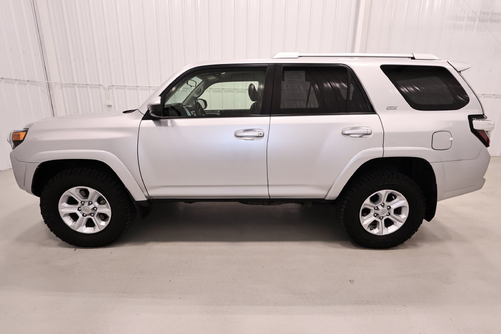 Used 2016 Toyota 4Runner SR5 AWD/4WD image 6