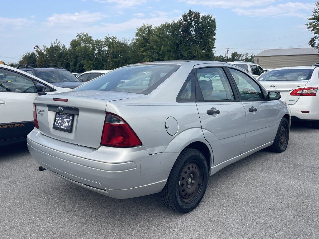 Used 2007 Ford Focus ZX4 Sedan FWD image 6