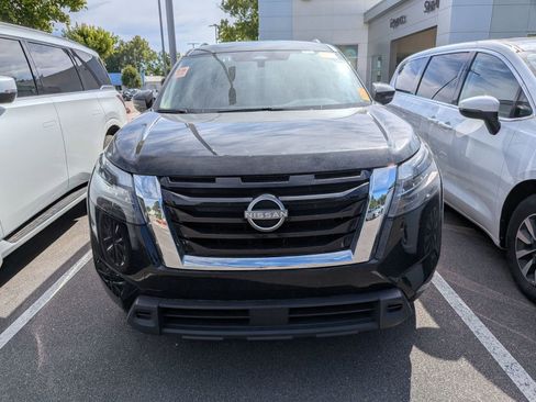 Used 2025 Nissan Pathfinder SV FWD image 6