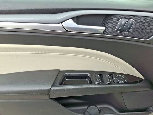 Used 2016 Ford Fusion Titanium FWD image 15
