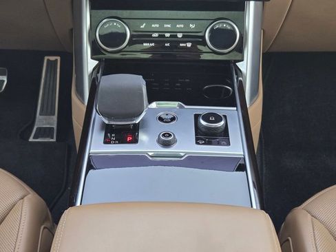 Certified 2023 Land Rover Range Rover SE image 12