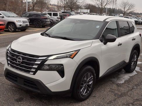 Used 2024 Nissan Rogue S image 4