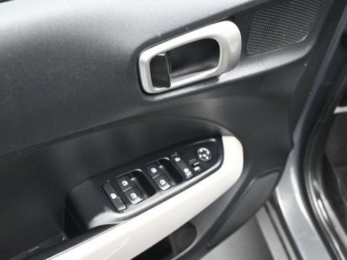 Used 2024 Hyundai Venue SEL FWD image 20