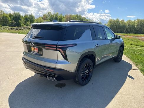 New 2026 Chevrolet Traverse LT w/ Midnight/Sport Edition FWD image 9