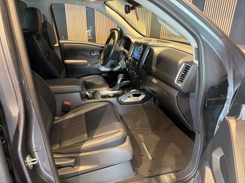 Used 2024 Nissan Frontier SL AWD/4WD image 9