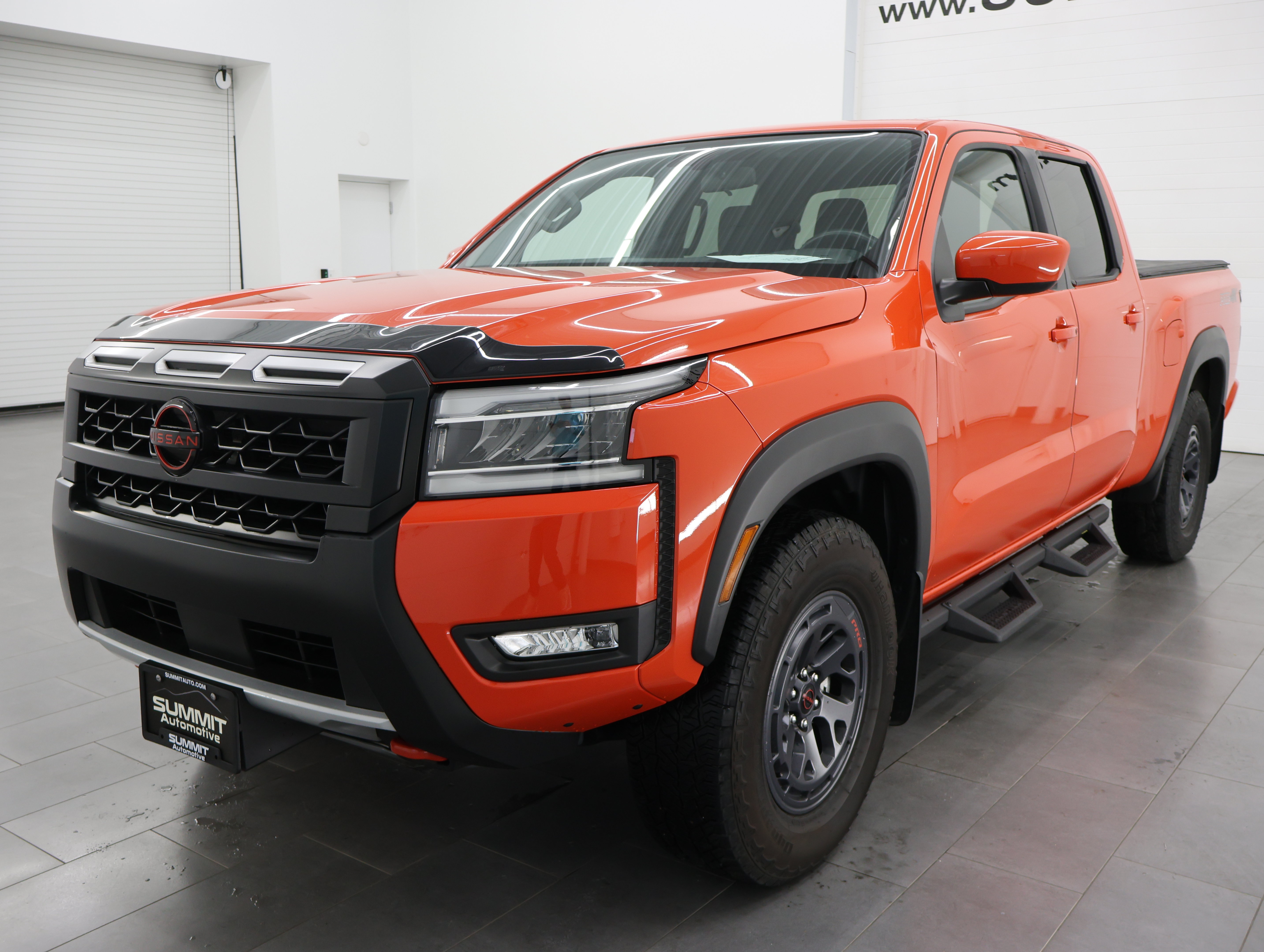 Used 2025 Nissan Frontier PRO-4X AWD/4WD image 7