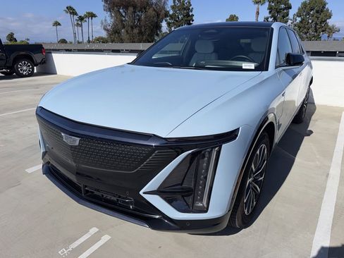 Used 2024 Cadillac Lyriq Sport AWD/4WD image 2