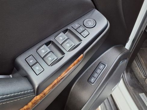 Used 2019 Chevrolet Tahoe Premier RWD image 31