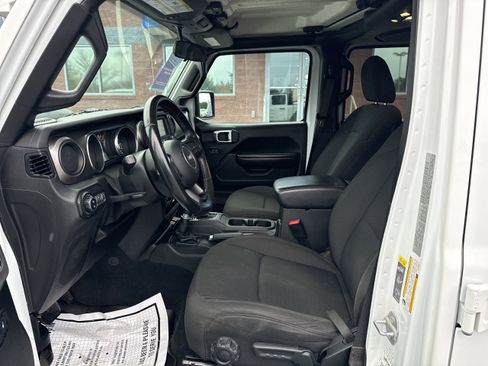 Used 2020 Jeep Gladiator Sport w/ Quick Order Package 24S image 13