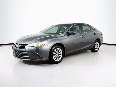 Used 2015 Toyota Camry LE image 3