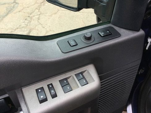 Used 2012 Ford F250 Lariat w/ Lariat Interior Pkg image 9