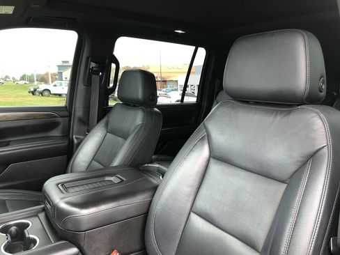 Used 2021 Chevrolet Suburban LT w/ LT Signature Plus Package image 15