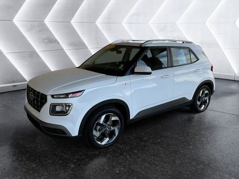 Certified 2025 Hyundai Venue SEL image 2