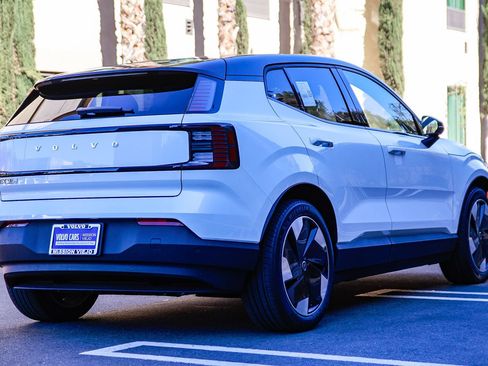 New 2025 Volvo EX30 Plus w/ Protection Package Premier image 6