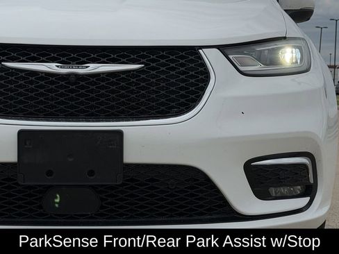 Used 2023 Chrysler Pacifica Touring-L FWD image 4