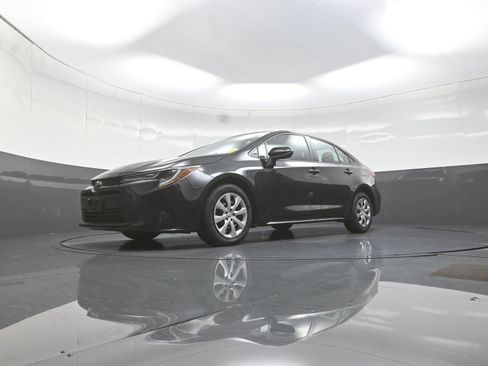 Used 2023 Toyota Corolla LE FWD image 11
