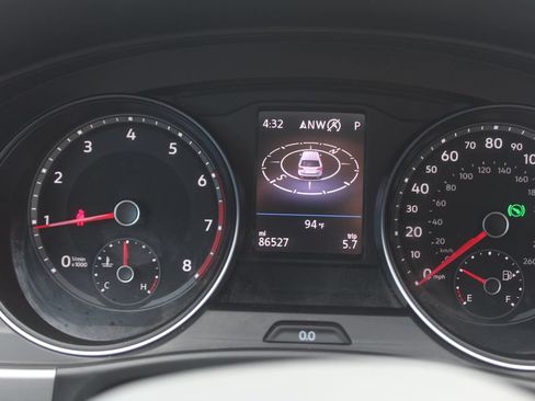 Used 2020 Volkswagen Atlas Cross Sport SE FWD image 24