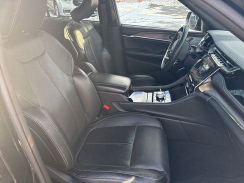 Used 2023 Jeep Grand Cherokee Overland w/ Luxury Tech Group IV image 13