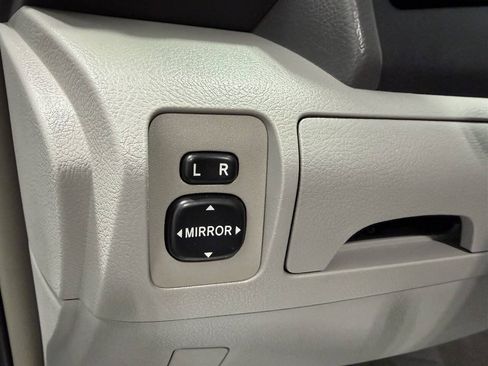 Used 2009 Toyota Camry LE FWD image 23