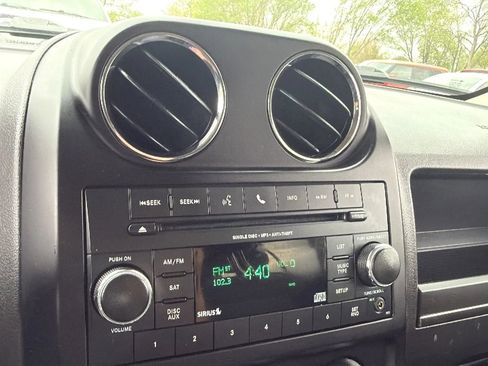 Used 2016 Jeep Patriot Latitude image 21