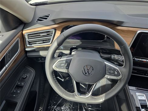 New 2026 Volkswagen Atlas SE image 15