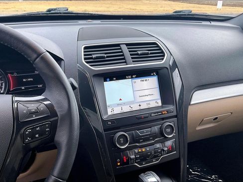 Used 2017 Ford Explorer XLT w/ Equipment Group 202A image 6