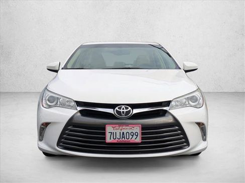Used 2016 Toyota Camry XLE image 2