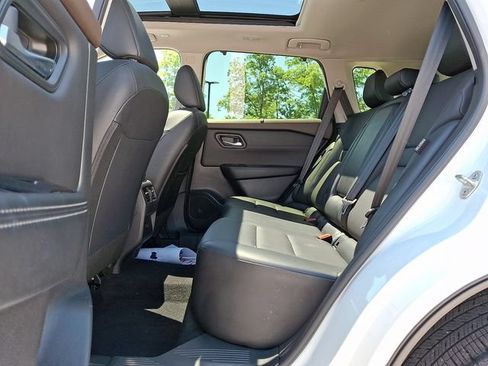 Used 2023 Nissan Rogue SV w/ SV Premium B Package AWD/4WD image 13