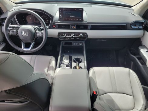 Used 2025 Honda Pilot EX-L image 18