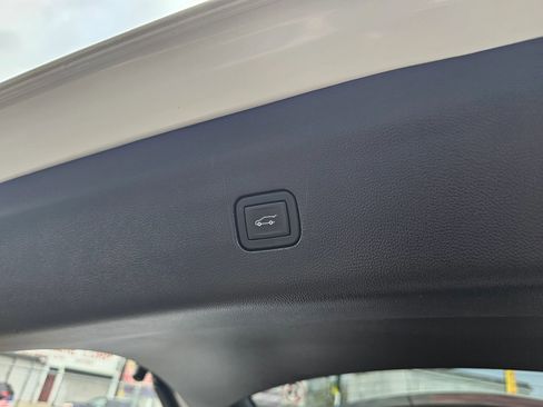 Used 2021 Buick Enclave Essence FWD image 37