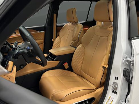 Used 2024 Jeep Grand Cherokee L Summit AWD/4WD image 9
