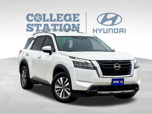 Used 2023 Nissan Pathfinder SL image 3